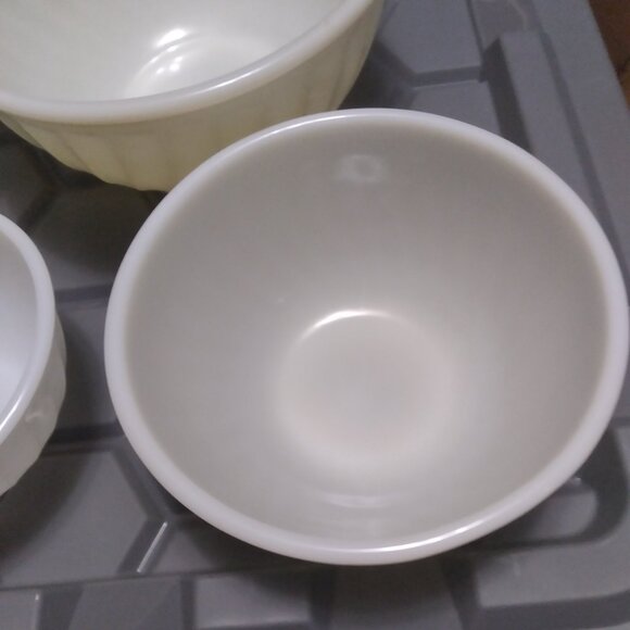 Vintage Fire King White Swirl 4-pc. Mixing Bowl Set 6",7",8",9" Cream & White - Picture 4 of 7